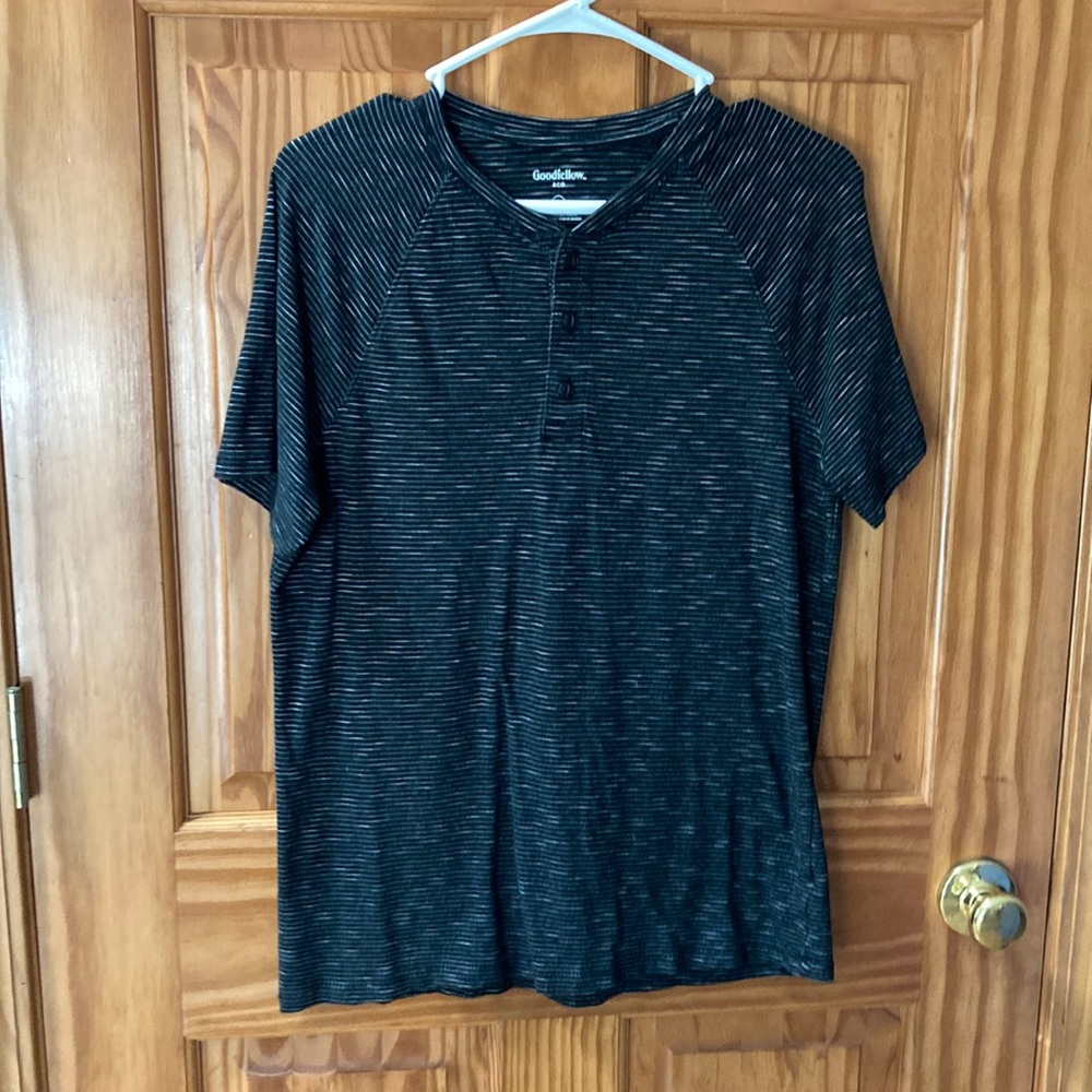 Goodfelllow small T-shirt